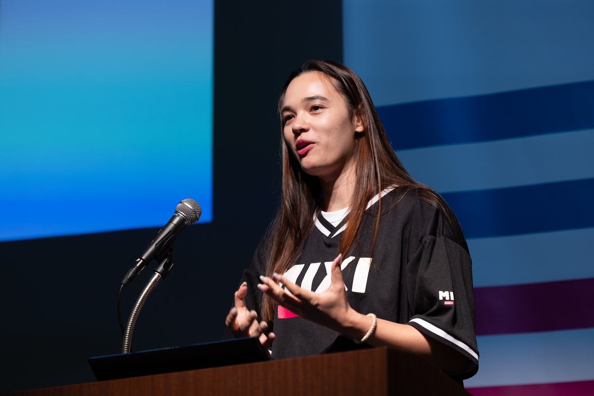 演台から話す登壇者