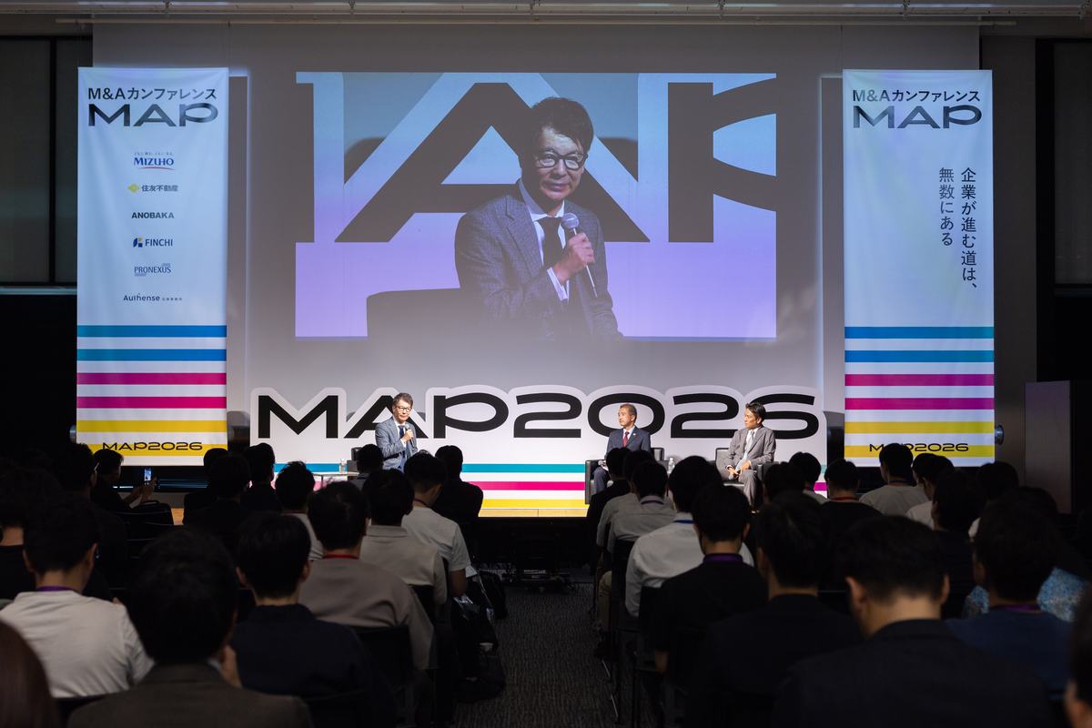 MAP2026 のスクリーンを背にしたステージと客席